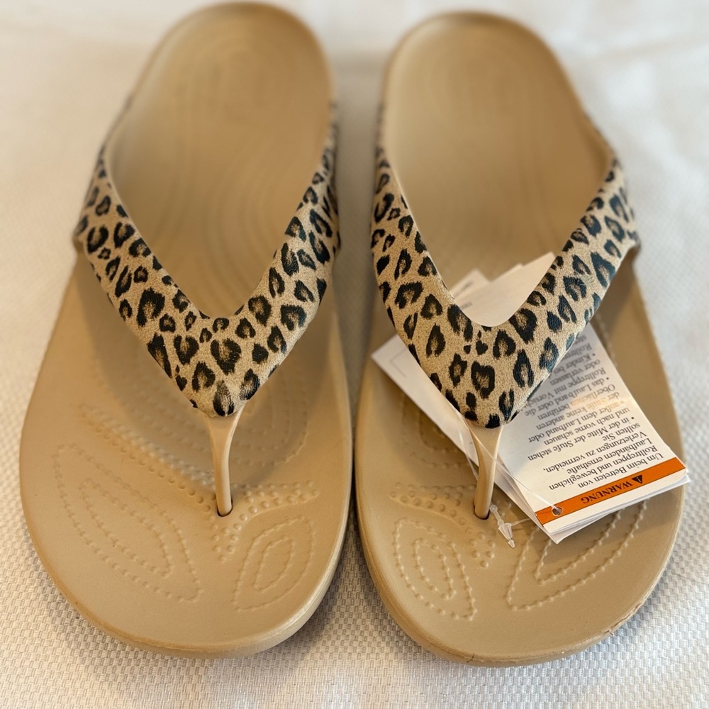 NWT Crocs Kadee II Leopard Flip Flops Size 11